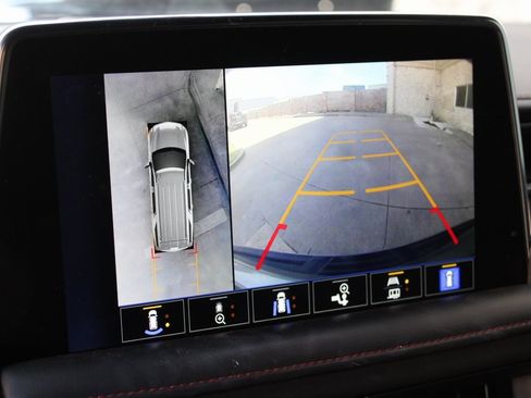 Used 2022 Chevrolet Suburban RST w/ Luxury Package image 8