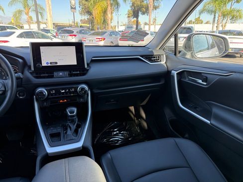 Used 2023 Toyota RAV4 XLE Premium image 23