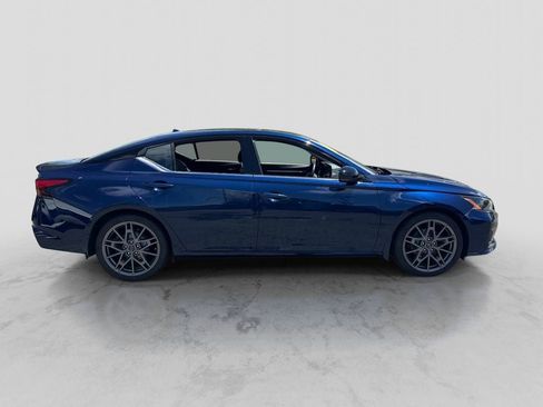 Certified 2023 Nissan Altima 2.0 SR FWD image 9
