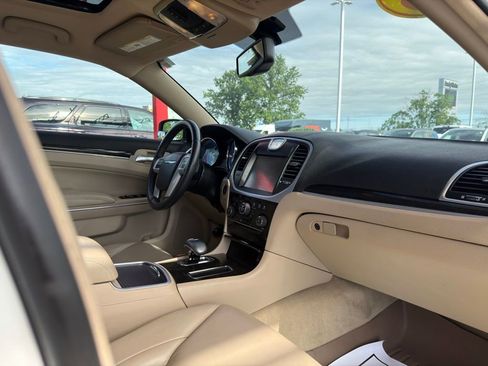 Used 2013 Chrysler 300 RWD image 38