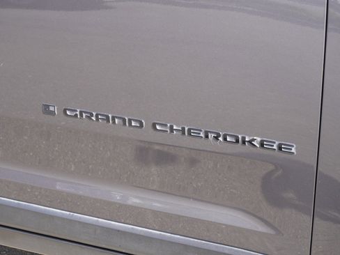 Used 2025 Jeep Grand Cherokee L Laredo AWD/4WD image 6