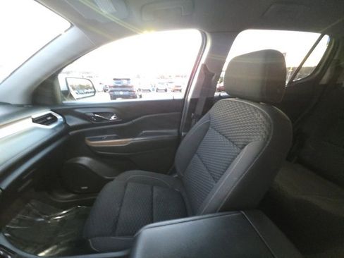 Used 2018 GMC Acadia SLE image 19