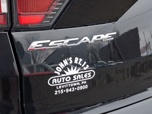 Used 2017 Ford Escape SE w/ SE Leather Comfort Package image 30