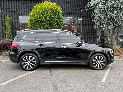 Used 2021 Mercedes-Benz GLB 250 4MATIC w/ Premium Package image 21