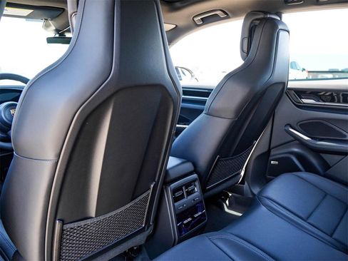 New 2025 Porsche Macan Electric image 31