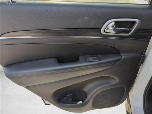 Used 2020 Jeep Grand Cherokee Limited AWD/4WD image 9