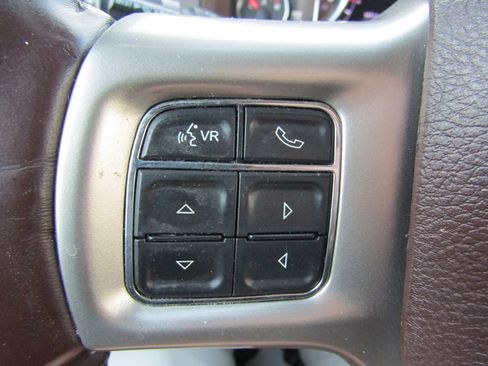 Used 2017 RAM 1500 Laramie image 29