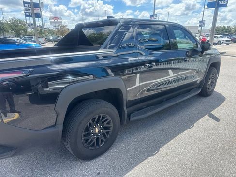 Used 2025 Chevrolet Silverado EV LT AWD/4WD image 5