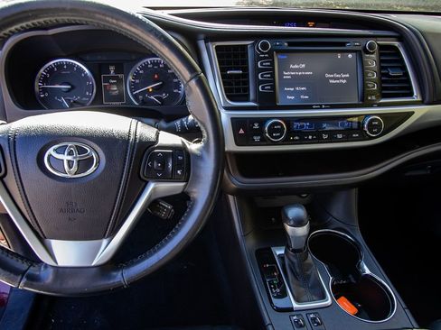 Used 2015 Toyota Highlander XLE image 13