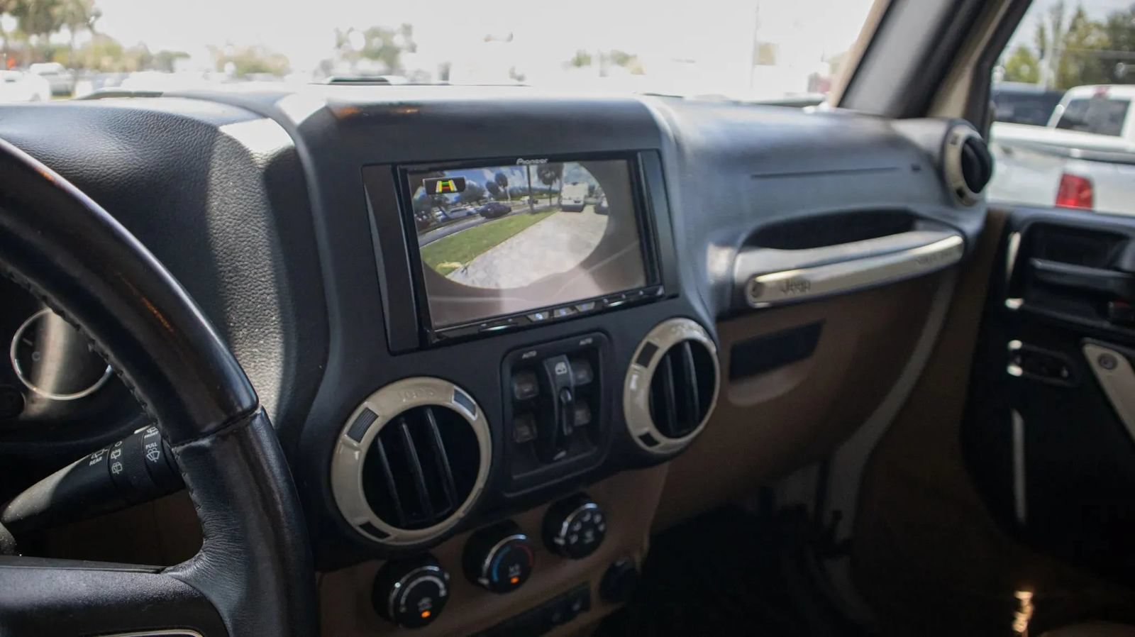 Used 2017 Jeep Wrangler Unlimited Sahara AWD/4WD image 44