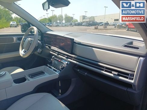 Used 2025 Hyundai Santa Fe SEL AWD/4WD image 15