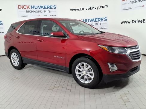 Used 2019 Chevrolet Equinox LT w/ Driver Convenience Package FWD image 3