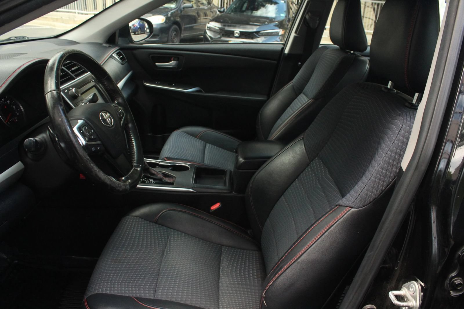 Used 2015 Toyota Camry SE FWD image 15