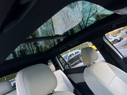 Used 2020 Volkswagen Tiguan SE R-Line image 33