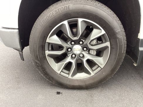 Used 2024 Chevrolet Silverado 1500 LT image 13