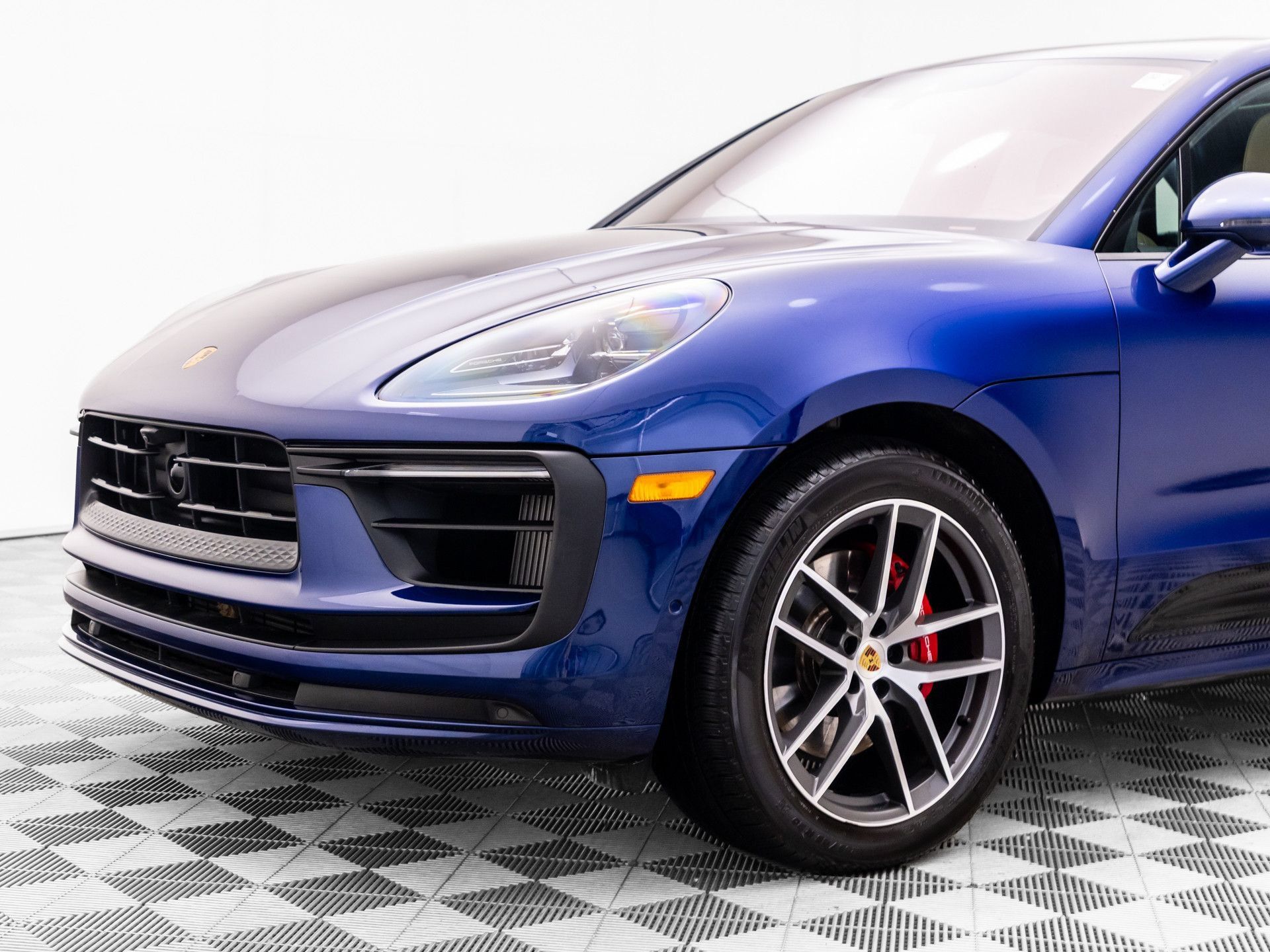 Used 2024 Porsche Macan S AWD/4WD image 35