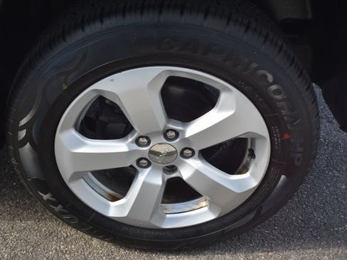 Used 2018 Jeep Compass Latitude w/ Cold Weather Group AWD/4WD image 42