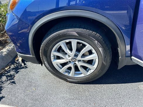 Used 2018 Nissan Rogue SV w/ Premium Package image 36