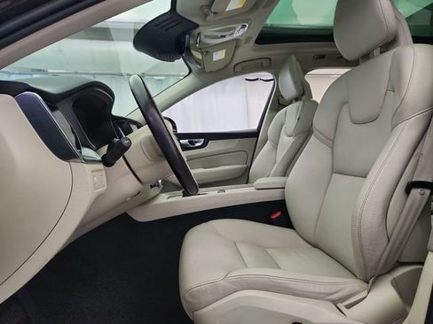Used 2018 Volvo XC60 T6 Momentum w/ Advanced Package AWD/4WD image 10