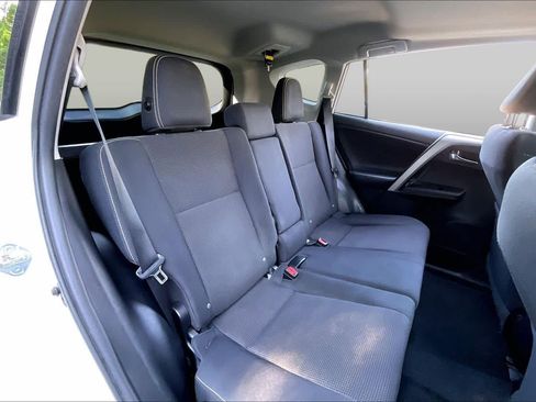 Used 2016 Toyota RAV4 XLE AWD/4WD image 19