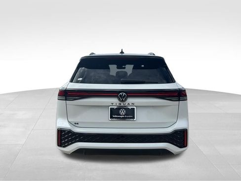 New 2026 Volkswagen Tiguan SE R-Line image 4