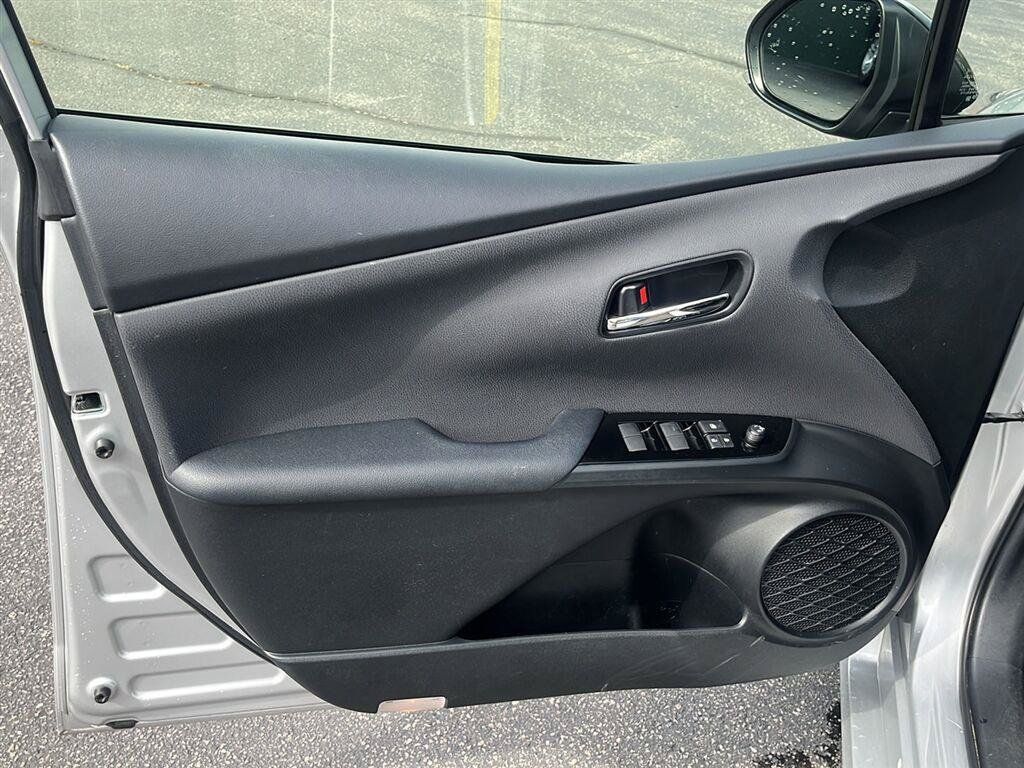 Used 2022 Toyota Prius AWD image 11