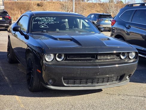 Used 2019 Dodge Challenger SXT w/ Blacktop Package image 6