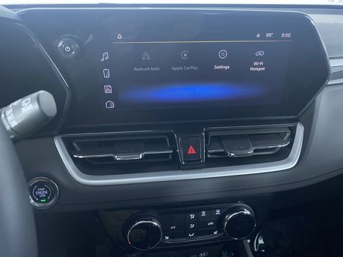 Used 2025 Chevrolet TrailBlazer LT w/ LT Cold Weather Package FWD image 5