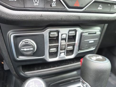 Used 2024 Jeep Wrangler Unlimited Sport AWD/4WD image 28