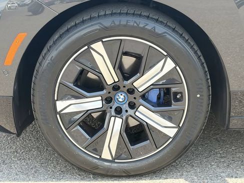Used 2022 BMW iX xDrive50 w/ Premium Package AWD/4WD image 10
