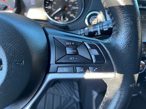 Used 2019 Nissan Rogue SV image 16