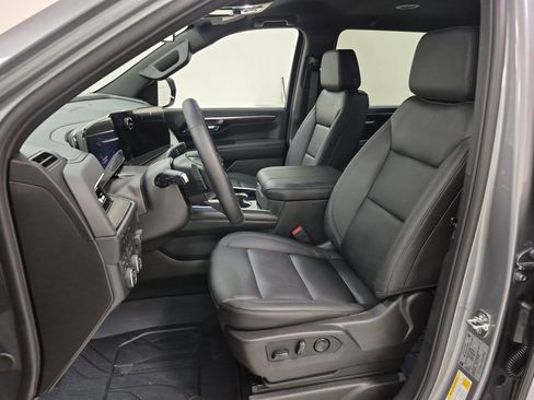 New 2026 Chevrolet Suburban LT image 20