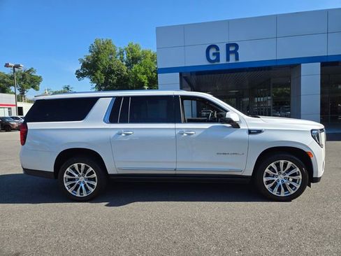 Used 2023 GMC Yukon XL Denali AWD/4WD image 8