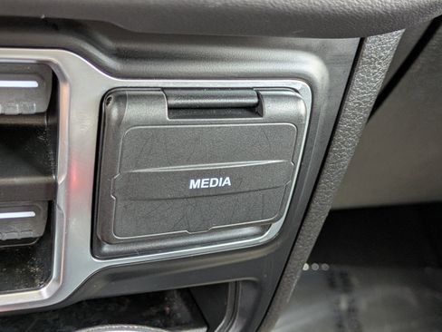 Used 2025 Jeep Wrangler Unlimited Sahara AWD/4WD image 29
