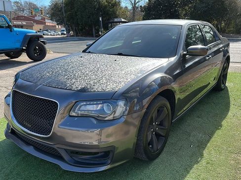 Used 2017 Chrysler 300 Limited image 3