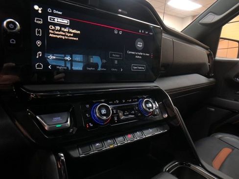 Used 2022 GMC Sierra 1500 AT4 w/ AT4 Preferred Package image 17