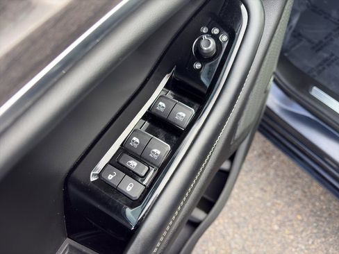 Used 2023 Jeep Grand Cherokee Overland image 16