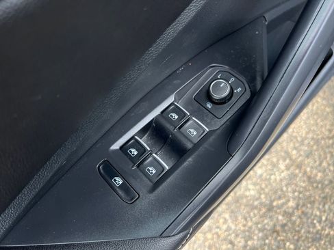 Used 2024 Volkswagen Jetta SE image 13