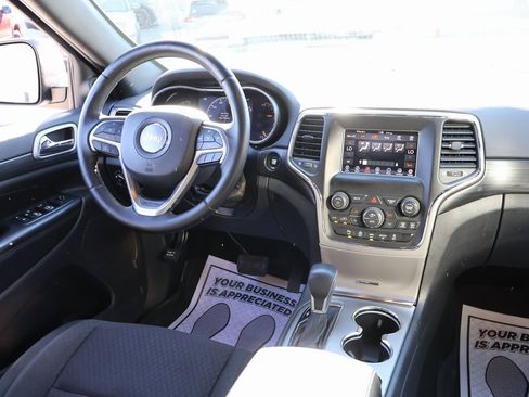 Used 2019 Jeep Grand Cherokee Laredo image 13