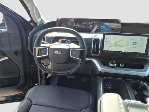 New 2025 Ford Expedition Platinum image 10