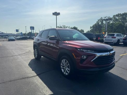 Used 2024 Chevrolet TrailBlazer LS w/ LS Convenience Package AWD/4WD image 2