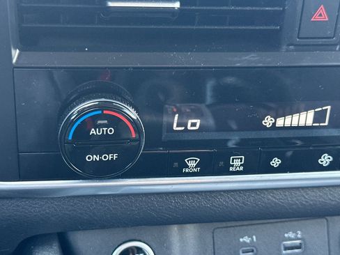 Used 2023 Nissan Rogue SV FWD image 27
