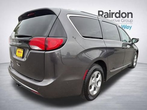 Used 2017 Chrysler Pacifica Touring-L Plus w/ Advanced Safetytec Group FWD image 7