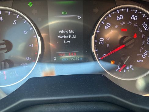 Used 2020 Toyota RAV4 LE FWD image 5