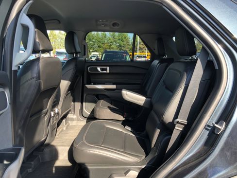 Certified 2022 Ford Explorer XLT w/ Equipment Group 202A image 11