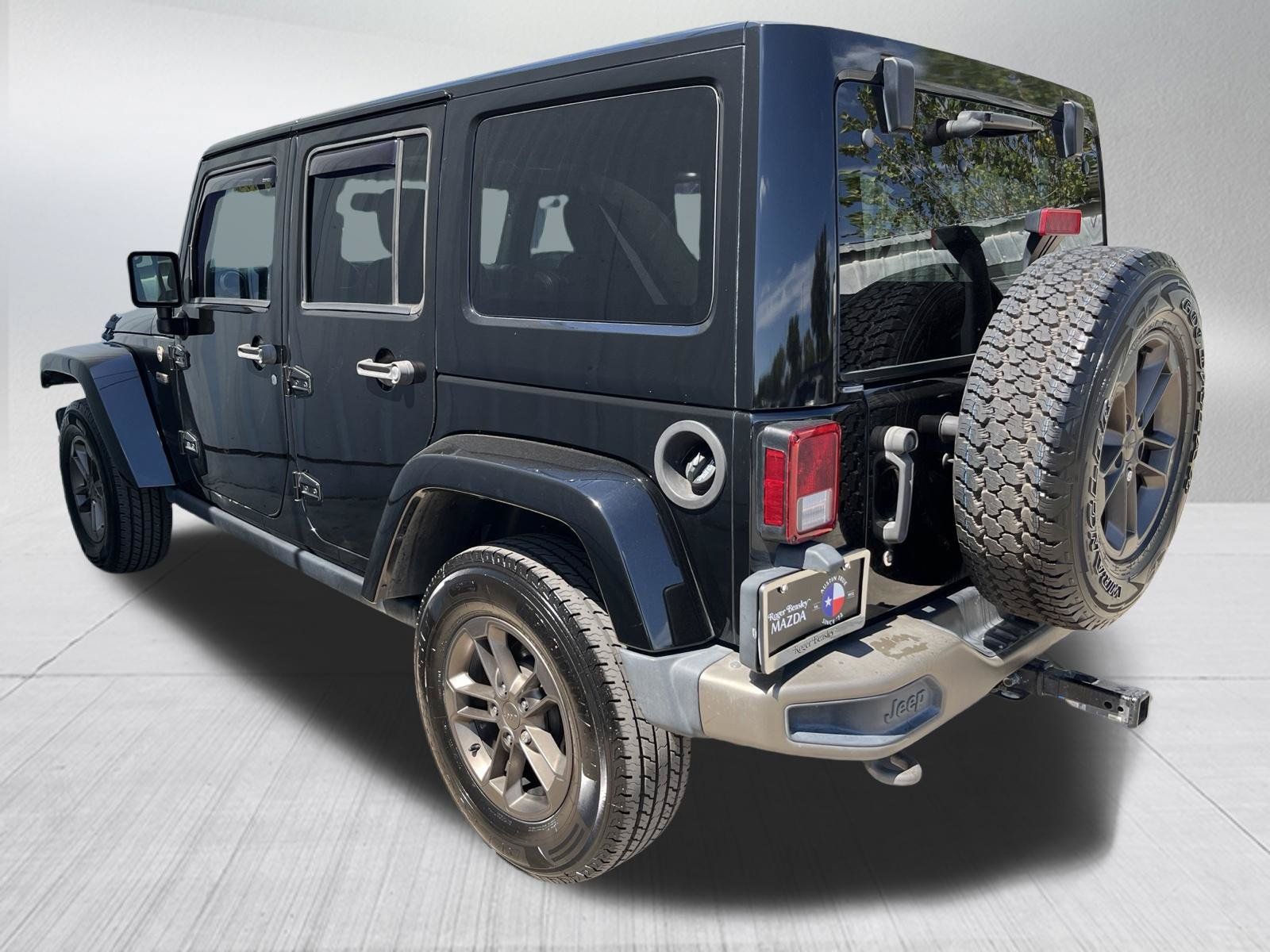 Used 2016 Jeep Wrangler Unlimited Sahara AWD/4WD image 6