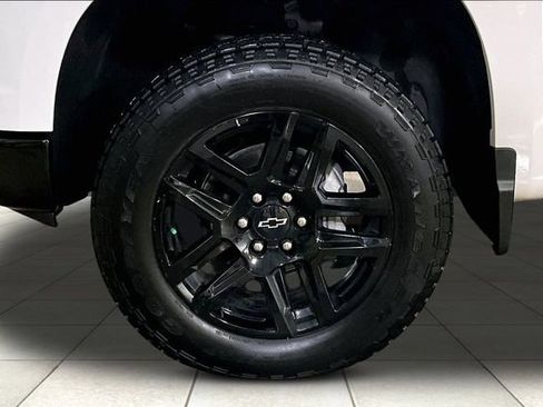 Used 2024 Chevrolet Silverado 1500 LT Trail Boss AWD/4WD image 10