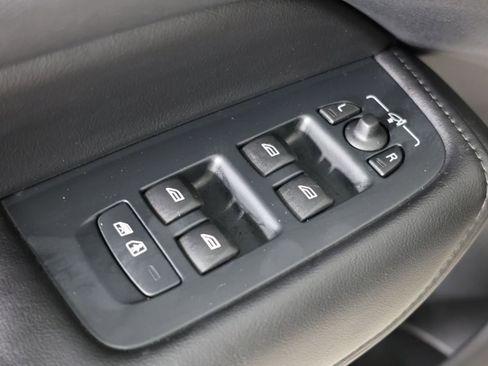 Used 2025 Volvo XC60 B5 Plus AWD/4WD image 23