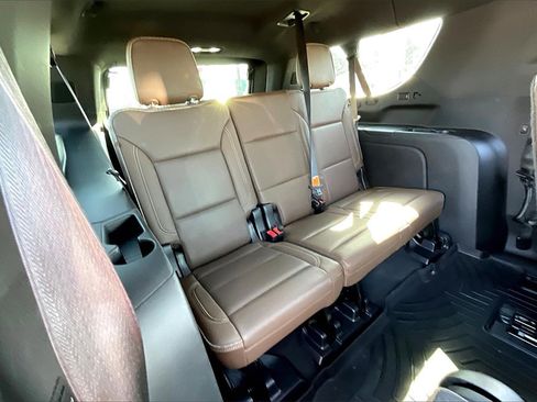 Used 2022 Chevrolet Suburban High Country w/ LPO, Illumination Package image 27