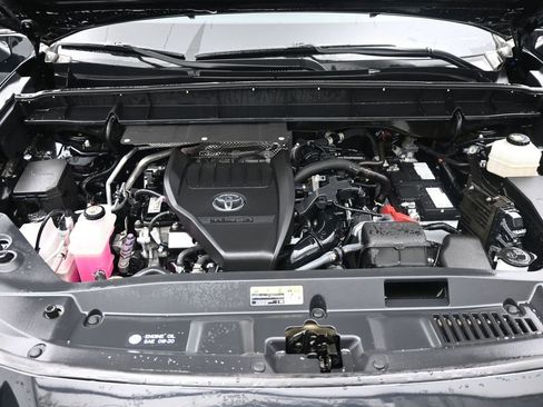 Used 2023 Toyota Highlander XLE image 20